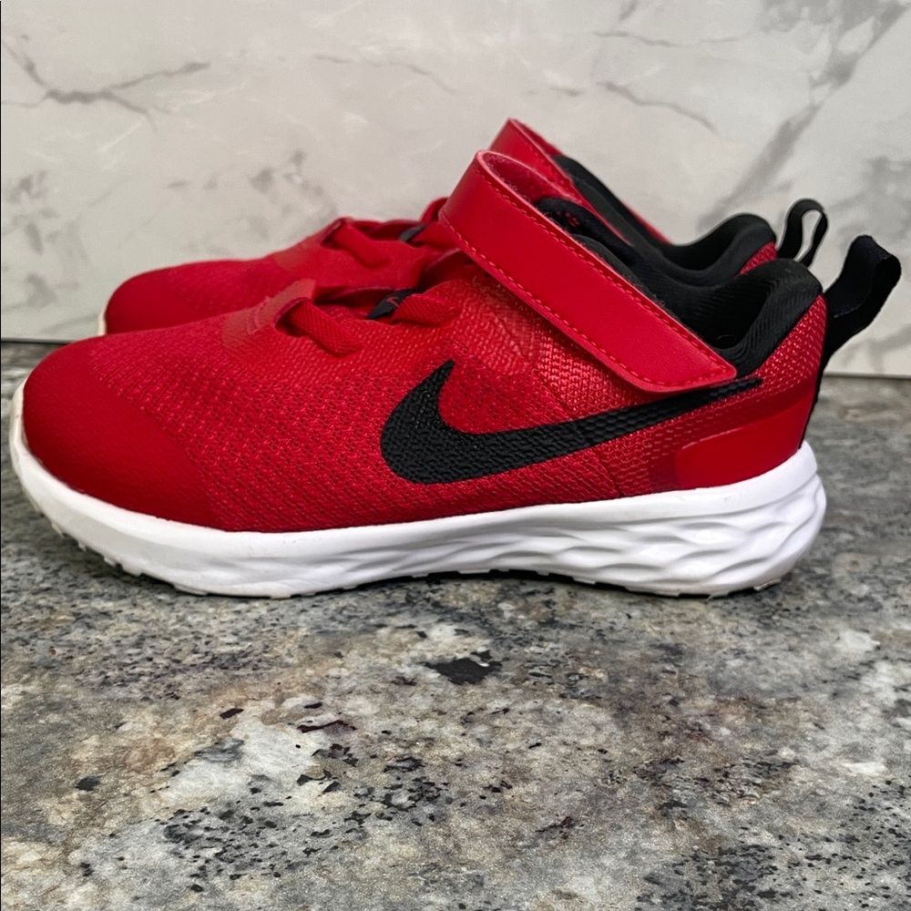 REVOLUTION 6 PS 'UNIVERSITY RED Size 9.5 - Picture 3 of 6